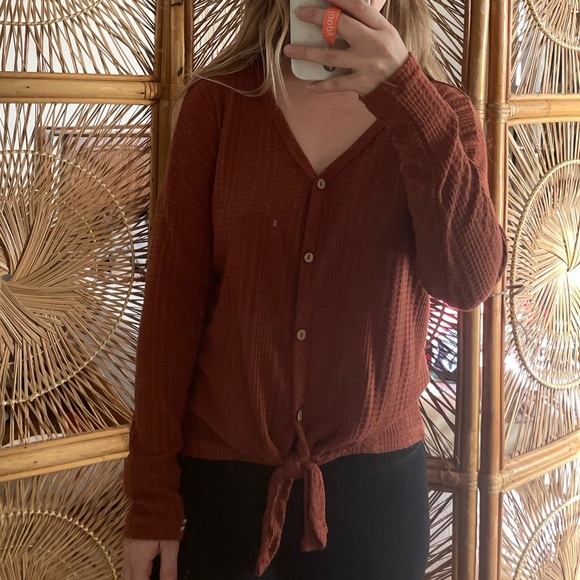 Button tied top - Picture 4 of 4